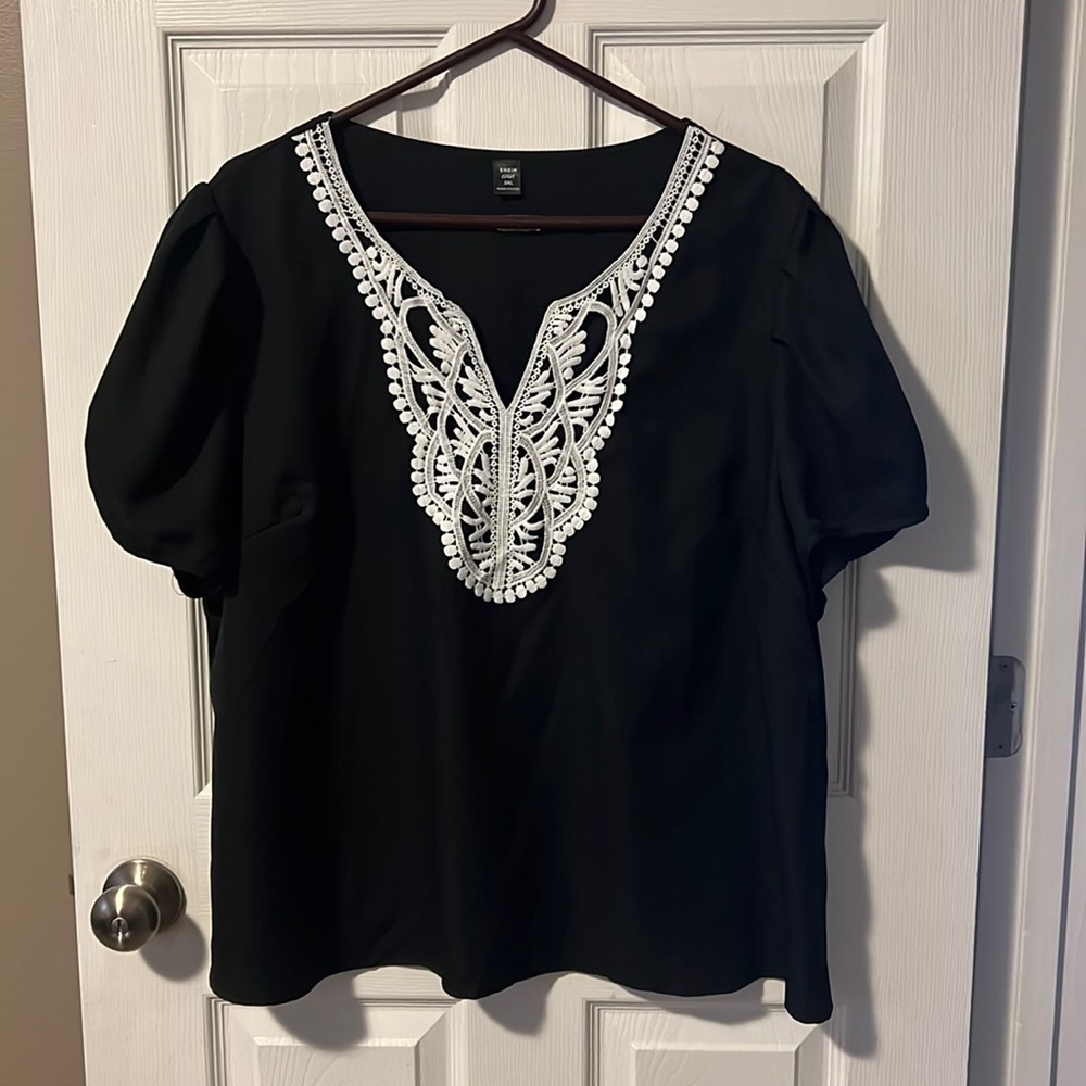 Black & white V-neck blouse